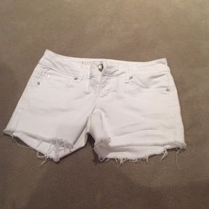 American Eagle Outfitters white stretch jean short
